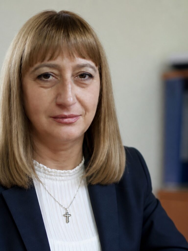 Коя е д-р Евгения Недева и с какъв опит се връща начело на РЗИ – Велико Търново
